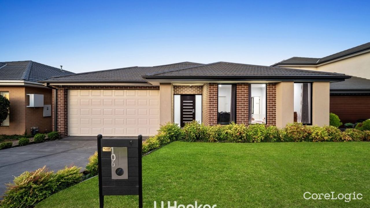 5-bedroom house at 106 Rossiter Retreat, Casey Council, Victoria