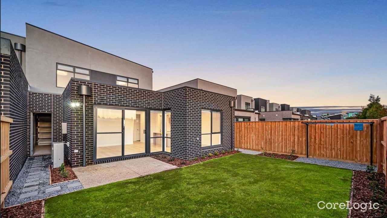 4-bedroom unit at 18 Plains Circuit, Melton Council, Victoria