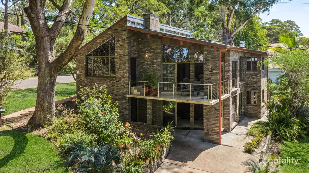4-bedroom house at 33 Reserve Drive, Bateau Bay, NSW 2261, Central Coast (Nsw), New South Wales