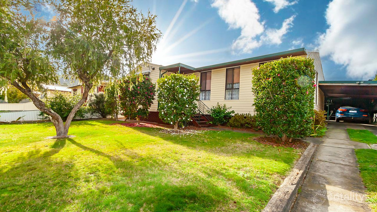 3-bedroom house at 12 Ninth Street, Eildon, VIC 3713, Murrindindi, Victoria