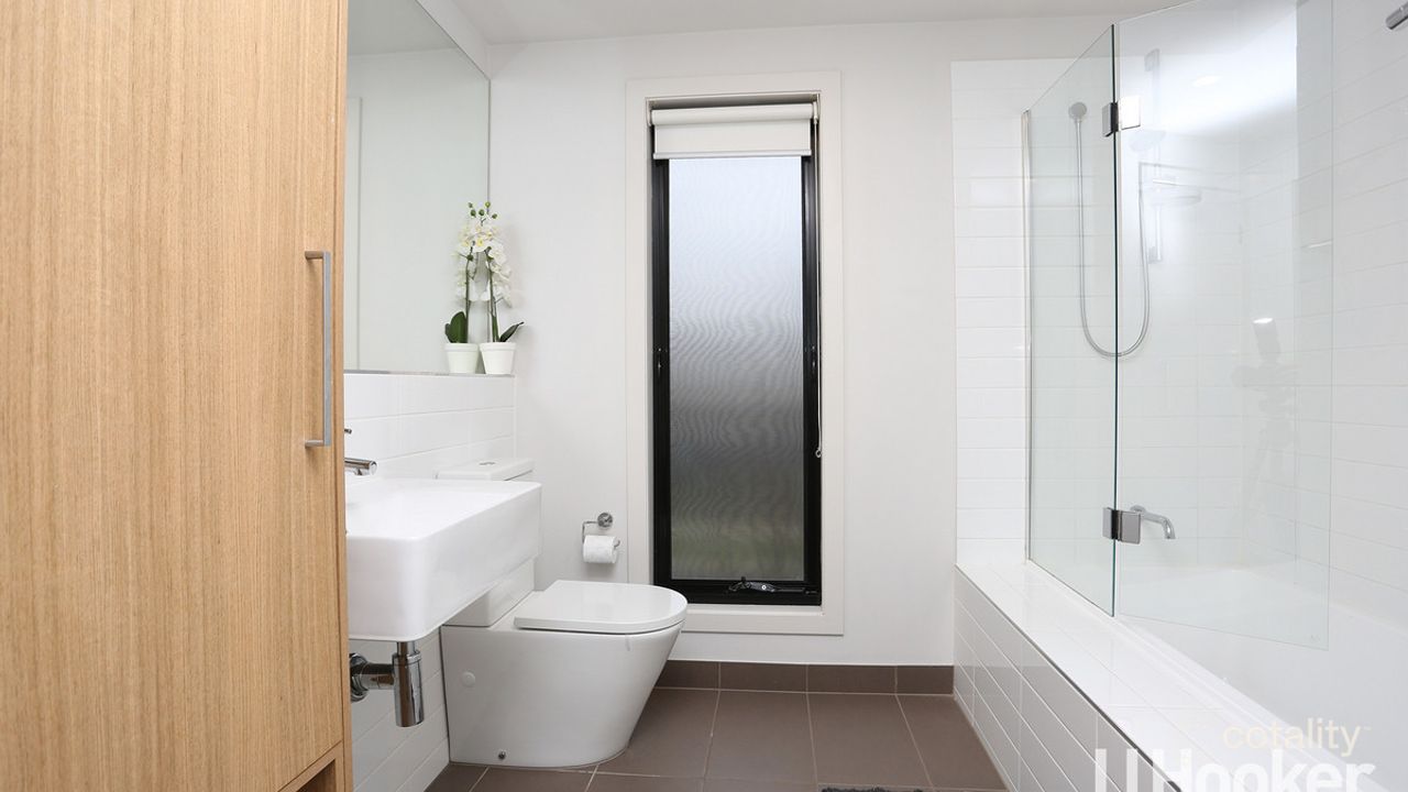 4-bedroom unit at 42 Umbrella Way, Point Cook, VIC 3030, Wyndham Council, Victoria