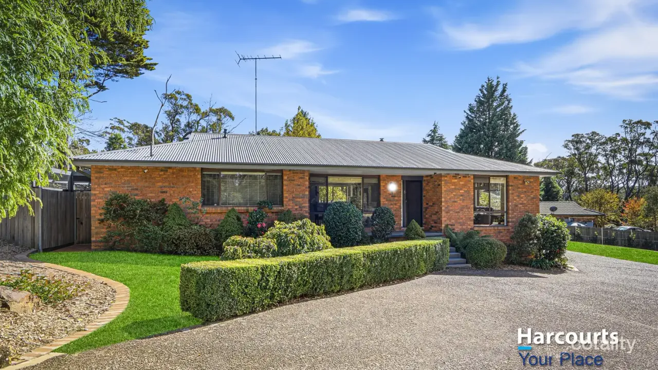 3-bedroom house at 6 Essendene Road, Katoomba, NSW 2780, Blue Mountains, New South Wales