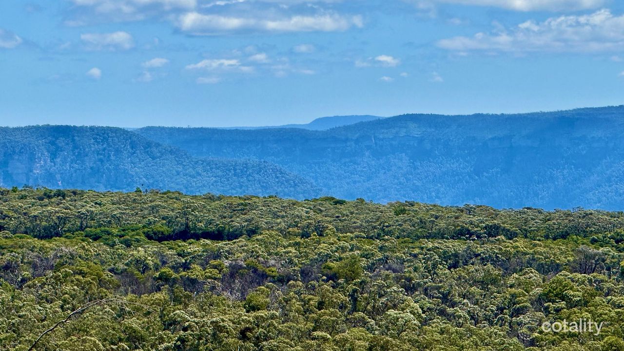 3-bedroom house at 11 Maple Grove, Wentworth Falls, NSW 2782, Blue Mountains Council, New South Wales