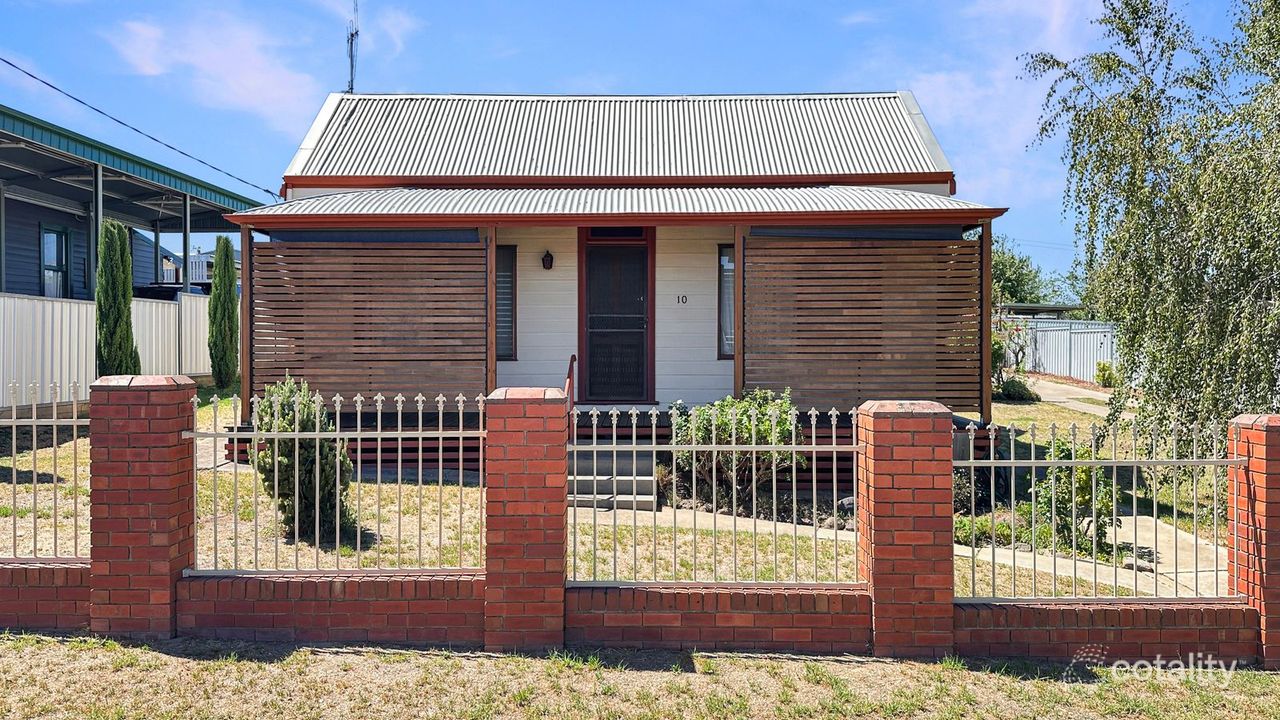 2-bedroom house at 10 Outtrim Street, Maryborough, VIC 3465, Central Goldfields, Victoria