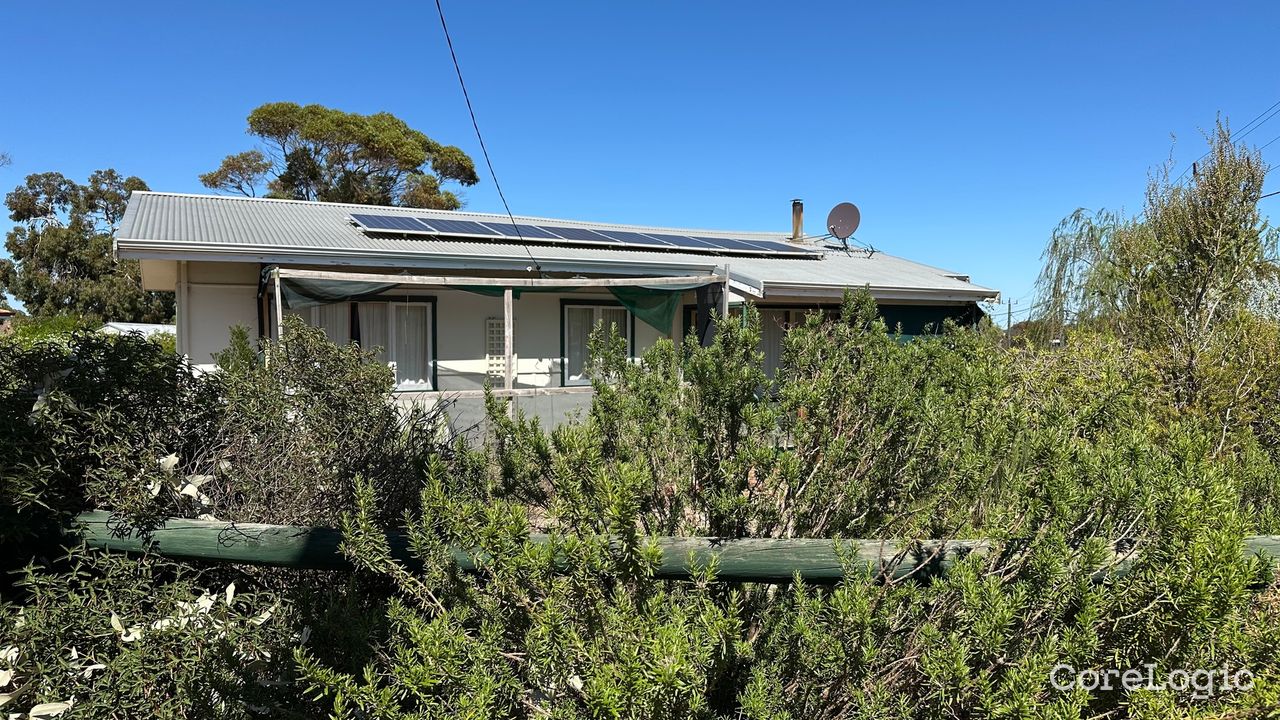 3-bedroom house at 10 Golf Links Road, Katanning Council, Western Australia