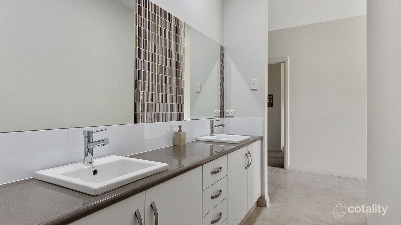 7-bedroom house at 21 Morcombe Road, Moonta Mines, SA 5558, Copper Coast Council, South Australia