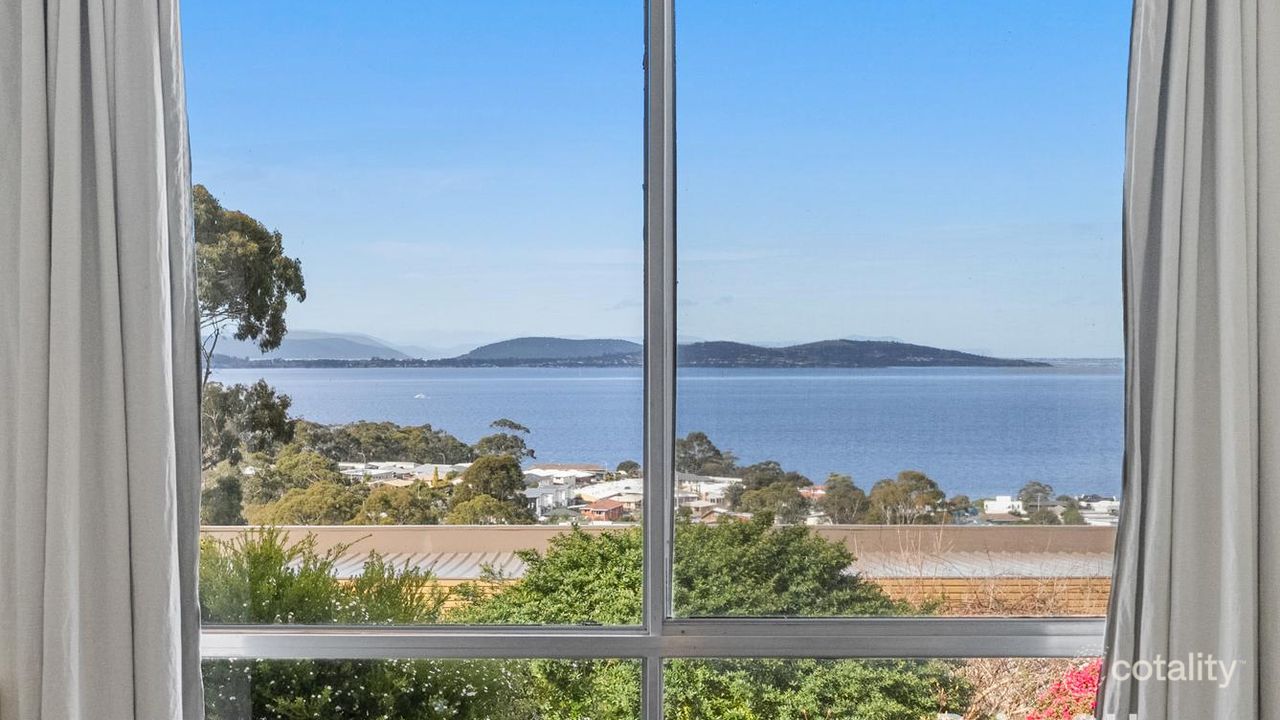 3-bedroom unit at 3/32 Pearl Place, Blackmans Bay, TAS 7052, Kingborough, Tasmania