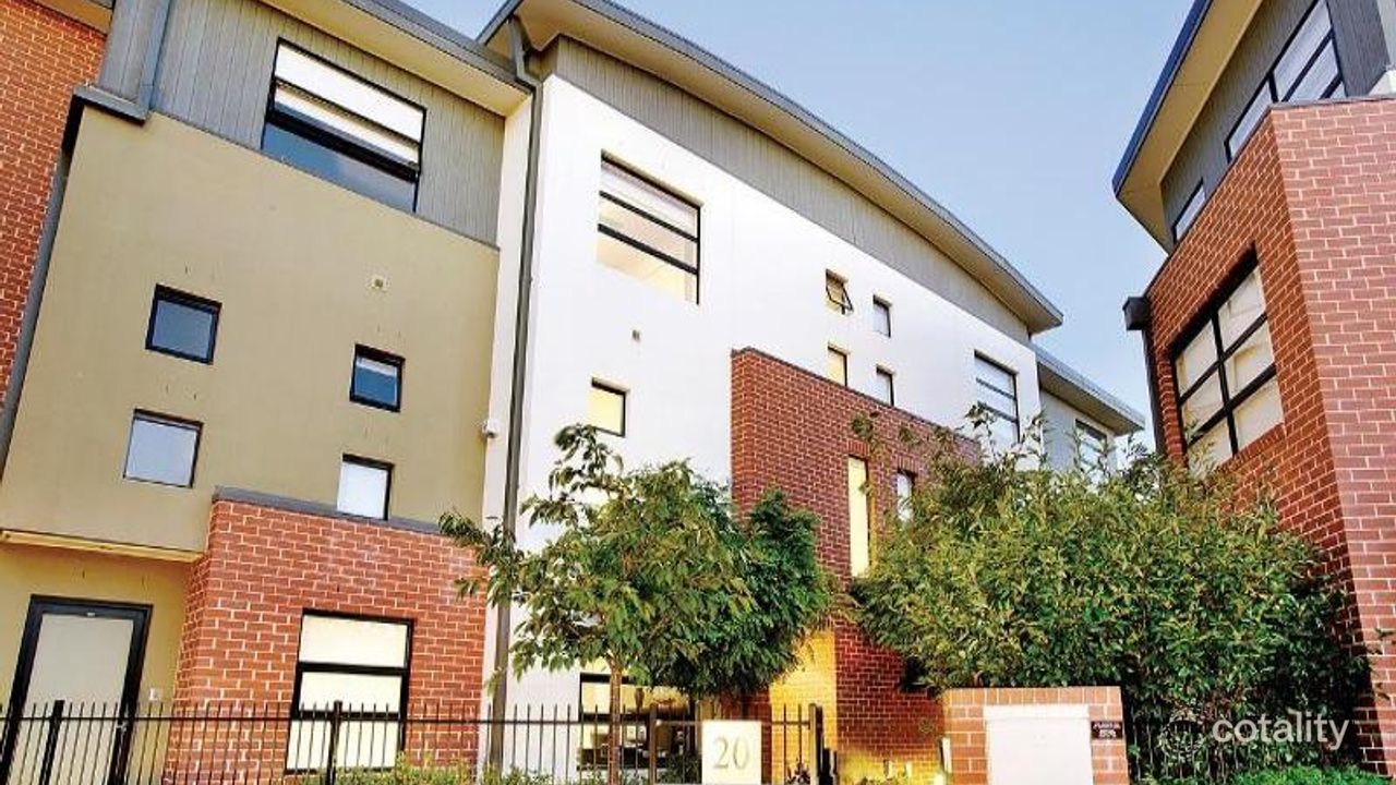 3-bedroom unit at 4/20 Russell Street, Hawthorn East, VIC 3123, Boroondara, Victoria