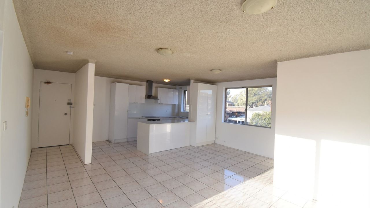3-bedroom unit at 12/118 Cabramatta Road East, Fairfield Council, New South Wales