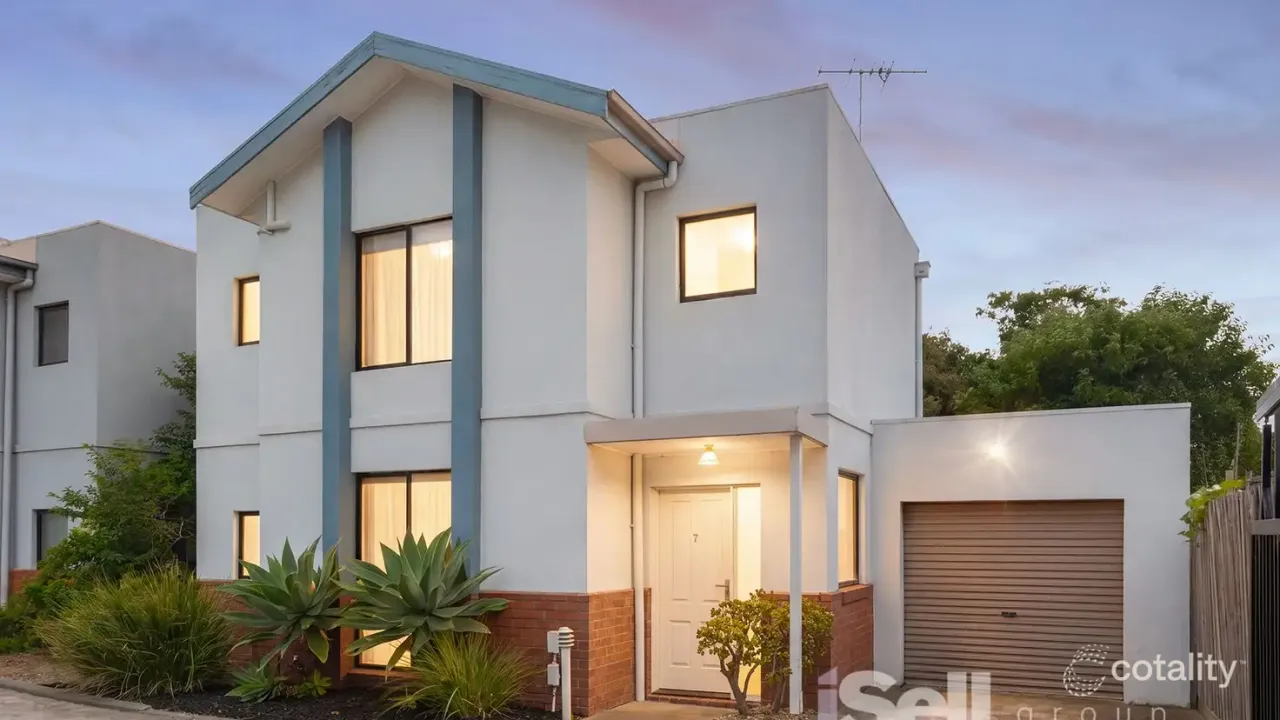 3-bedroom unit at 7/675 Centre Road, Bentleigh East, VIC 3165, Glen Eira, Victoria