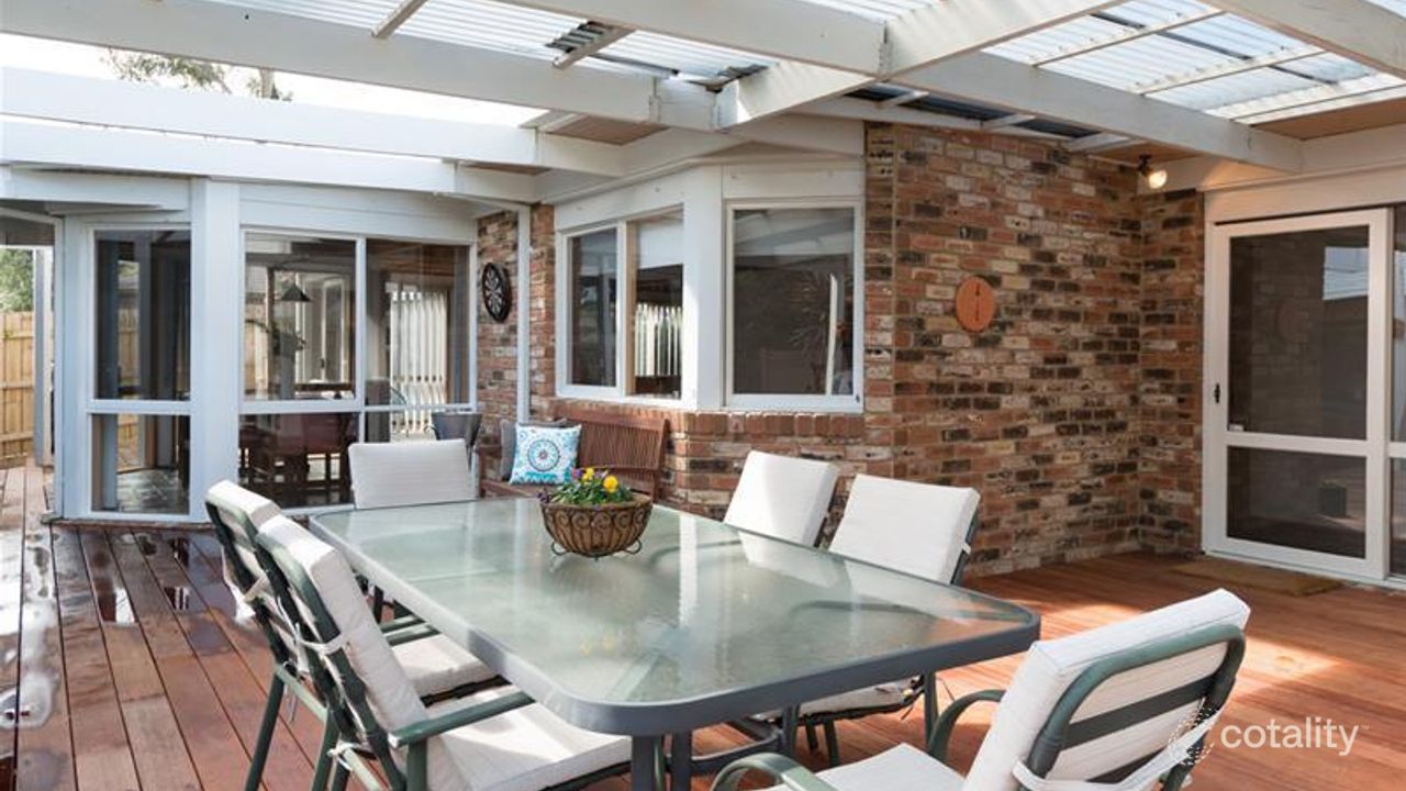 3-bedroom house at 6 Ellaswood Close, Berwick, VIC 3806, Casey Council, Victoria