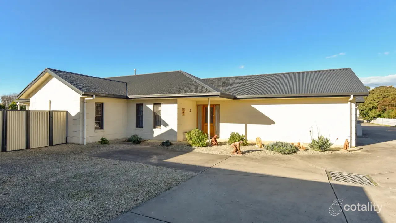 3-bedroom unit at 3/4 Reginald Street, Mount Gambier, SA 5290, Mount Gambier, South Australia