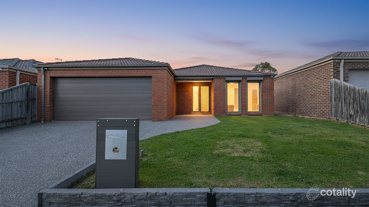 3-bedroom house at 70 Greendale Boulevard, Pakenham, VIC 3810, Cardinia, Victoria