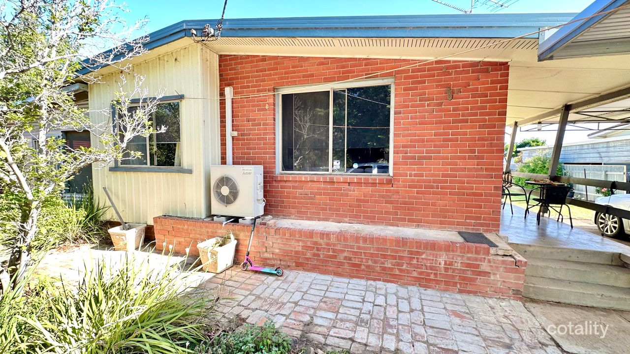 3-bedroom house at 472 Macauley Street, Hay, NSW 2711, Hay Council, New South Wales