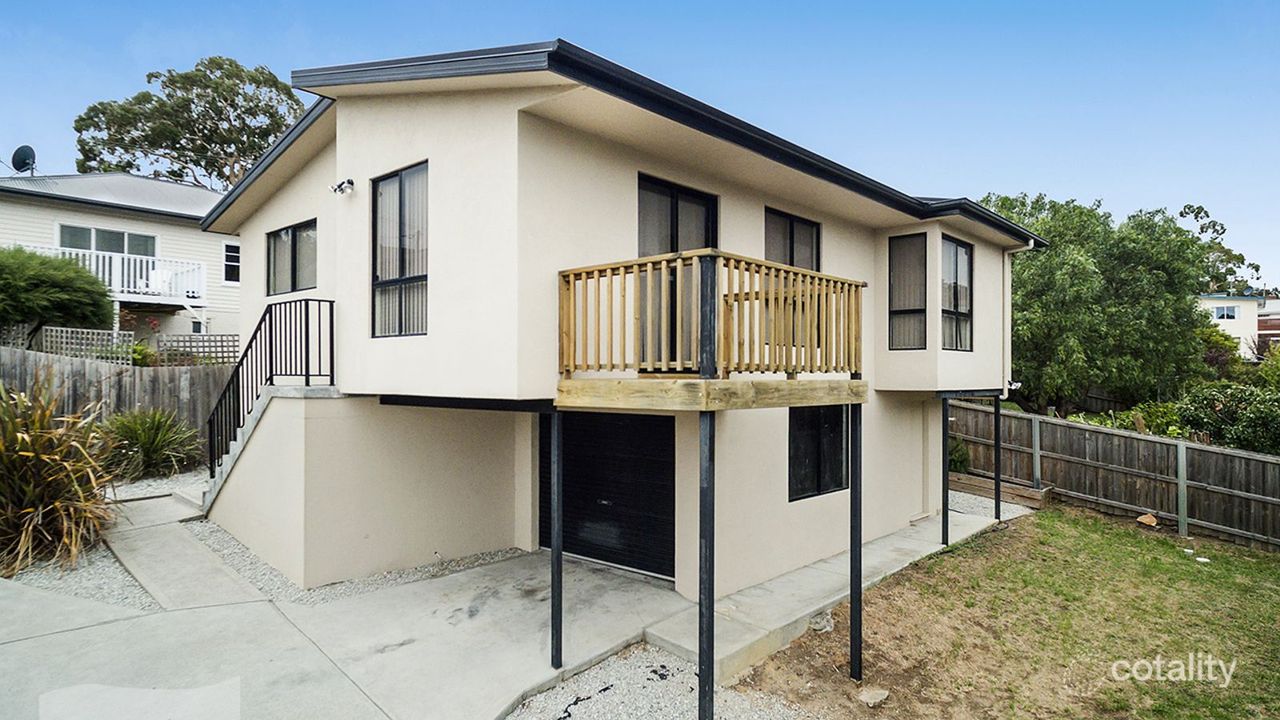 2-bedroom unit at 2/102 Gordons Hill Road, Lindisfarne, TAS 7015, Clarence Council, Tasmania