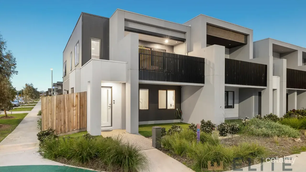 3-bedroom unit at 58 Alexander Boulevard, Clyde North, VIC 3978, Casey, Victoria