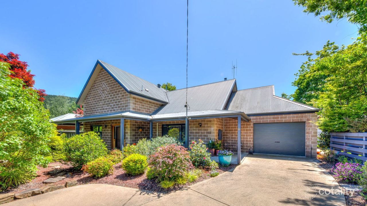 4-bedroom house at 35 Toorak Road, Bright, VIC 3741, Alpine Council, Victoria