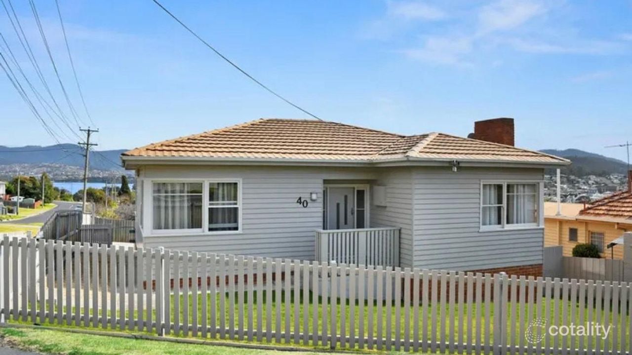3-bedroom house at 40 Loatta Road, Lindisfarne, TAS 7015, Clarence Council, Tasmania