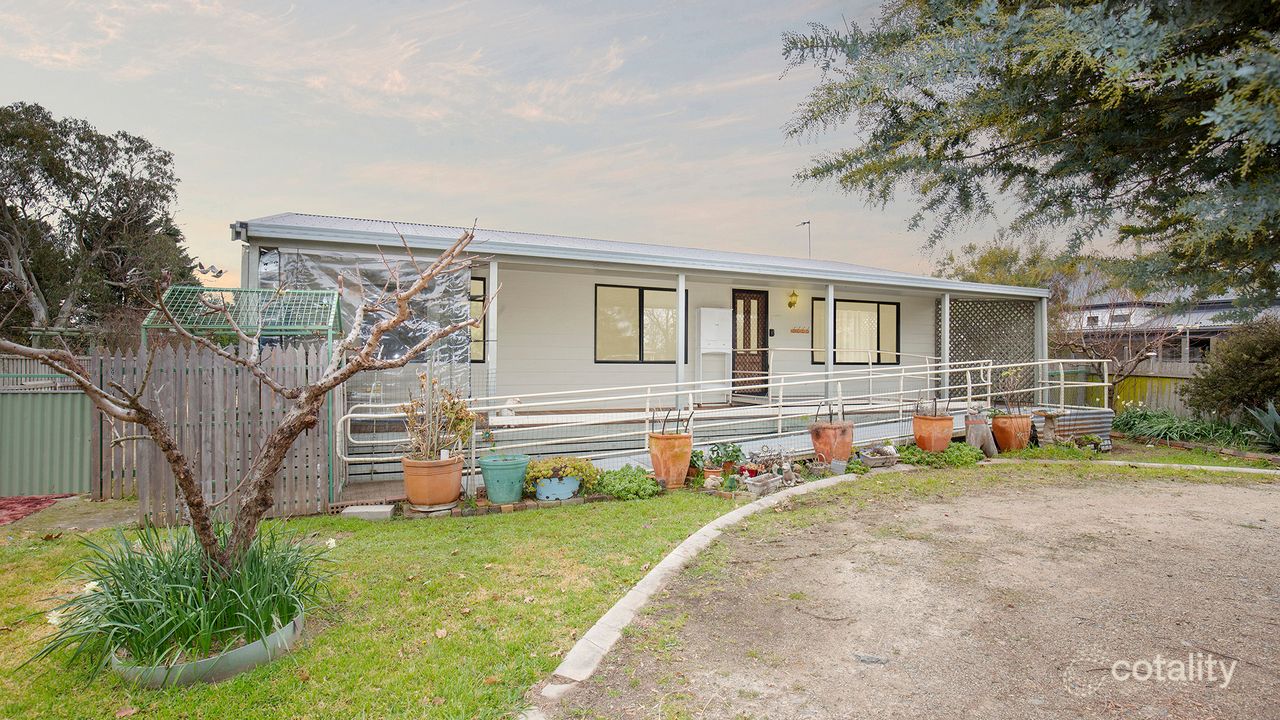 3-bedroom house at 3 King Street, Uralla, NSW 2358, Uralla Council, New South Wales