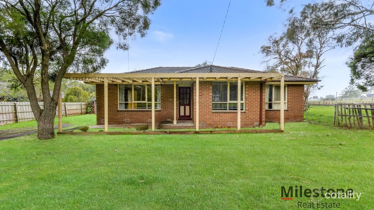 3-bedroom unit at 24 Collison Road, Cranbourne East, VIC 3977, Casey Council, Victoria