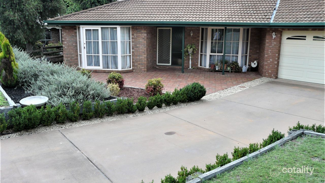 3-bedroom house at 3 Robert Fuller Court, Tocumwal, NSW 2714, Berrigan Council, New South Wales