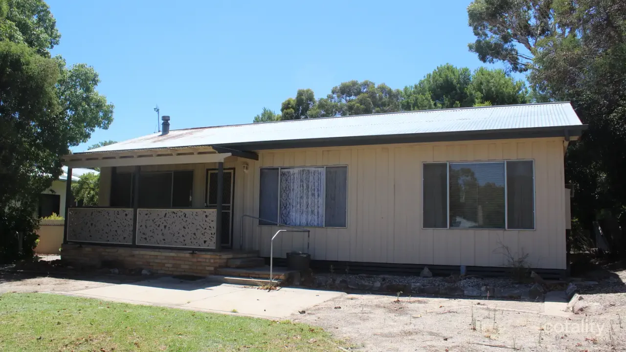 3-bedroom house at 8 Pine Street, Nhill, VIC 3418, Hindmarsh, Victoria