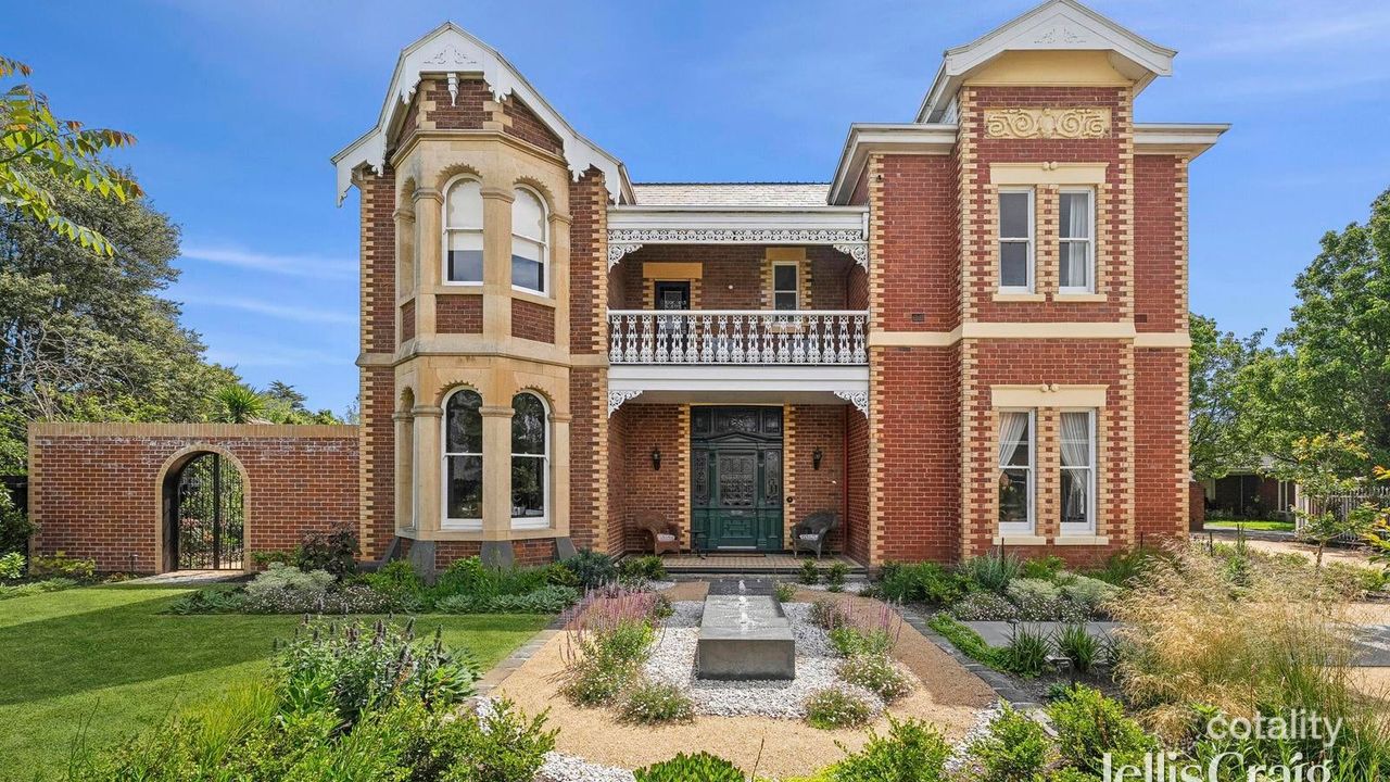 5-bedroom house at 11 Aphrasia Street, Newtown, VIC 3220, Greater Geelong, Victoria