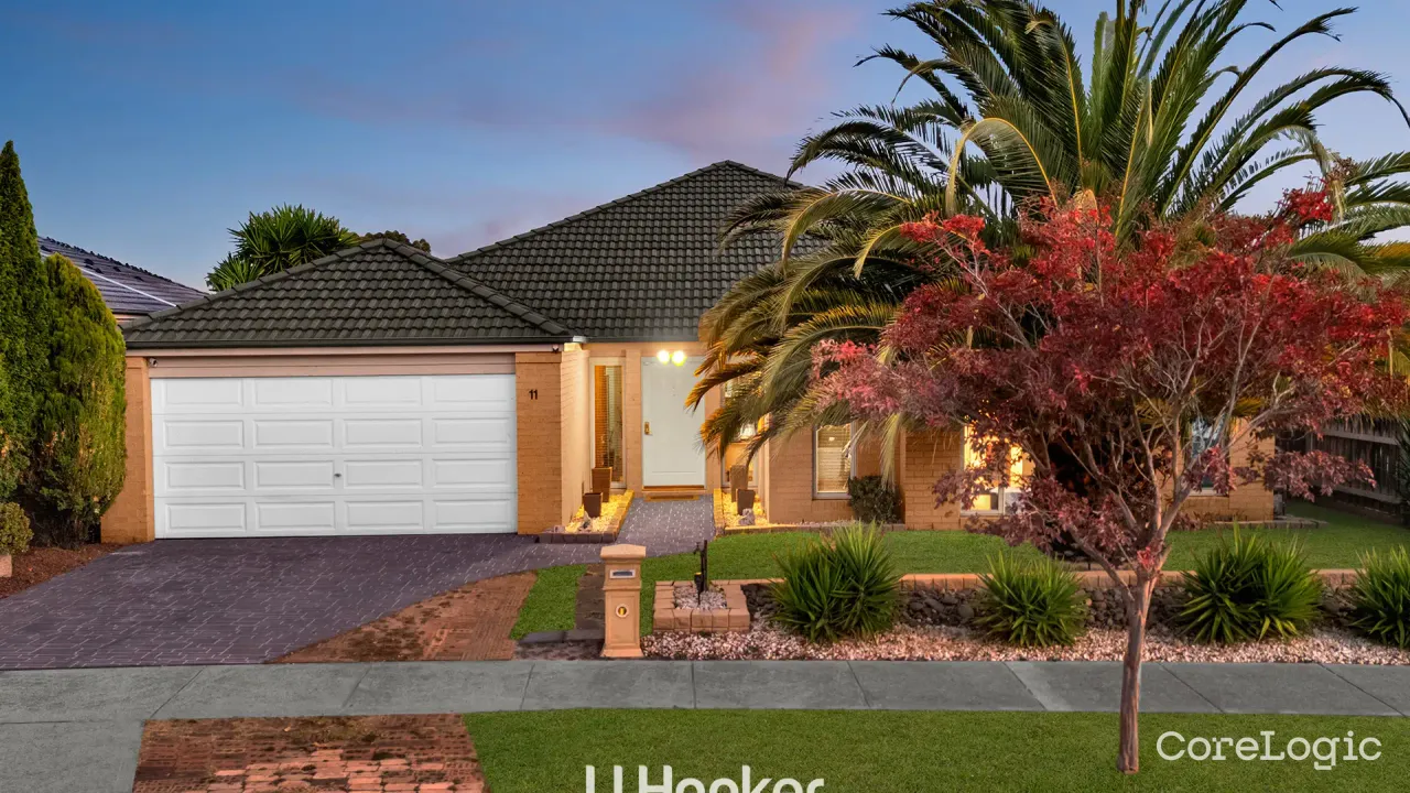 5-bedroom house at 11 Fairways Boulevard, Casey Council, Victoria