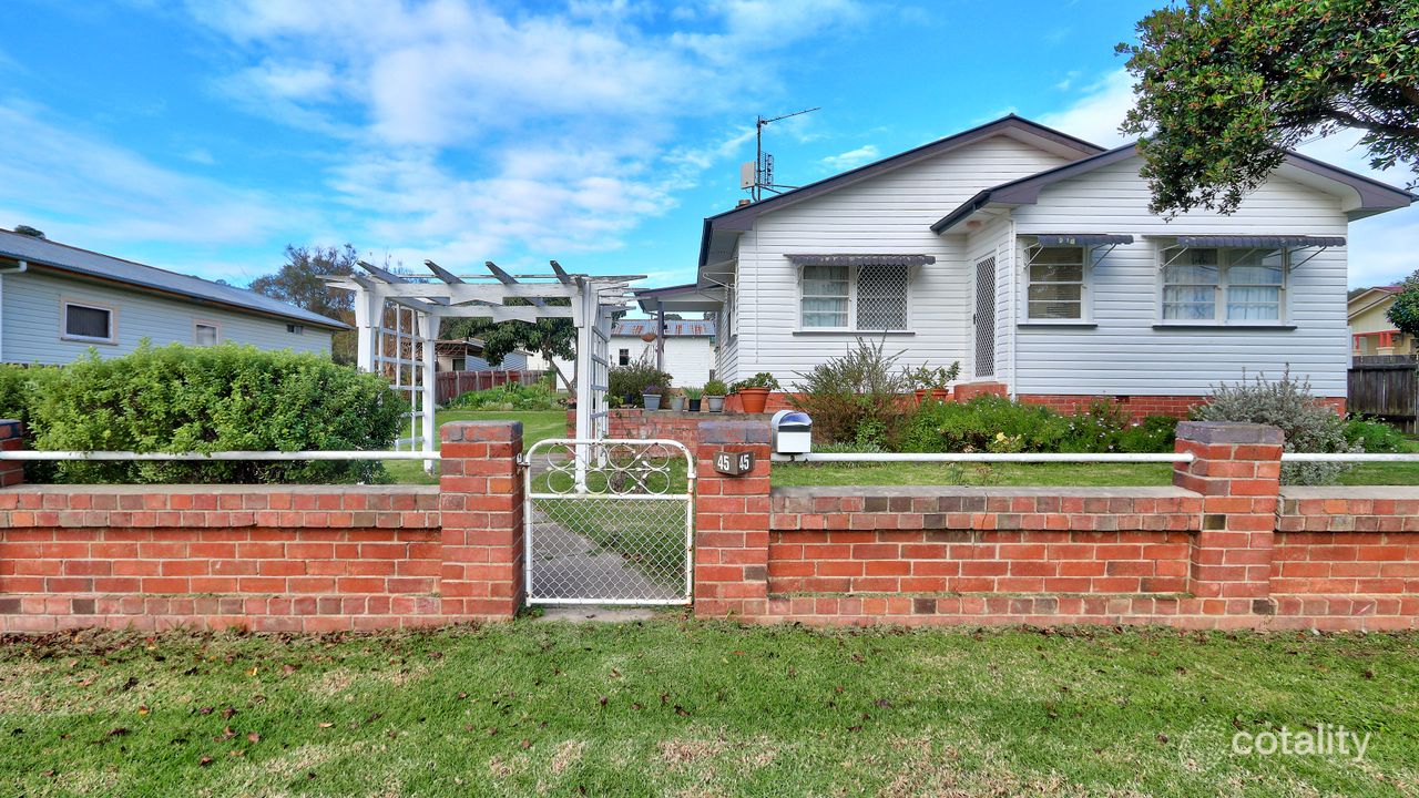 3-bedroom house at 45 Wood Street, Tenterfield, NSW 2372, Tenterfield Council, New South Wales