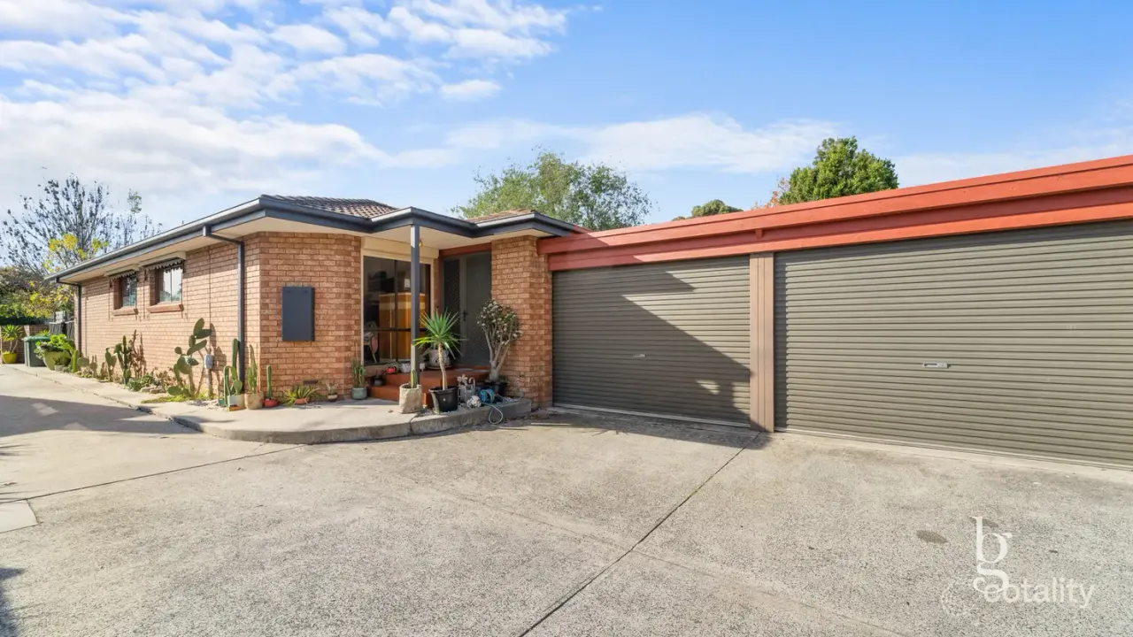 4-bedroom unit at 1/1186 North Road, Oakleigh South, VIC 3167, Monash, Victoria