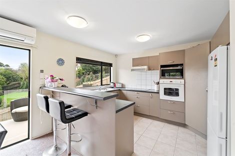 Photo of property in 16 Landvale Court, Browns Bay, Auckland, 0630
