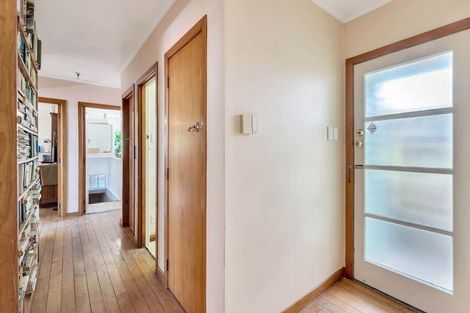 Photo of property in 102 Sunnyside Road, Sunnyvale, Auckland, 0612