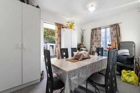 Photo of property in 2/6 Eulogy Place, Randwick Park, Auckland, 2105