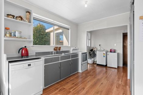 Photo of property in 3 Airedale Place, Waitara, 4320