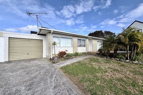 Photo of property in 2/7 Tromie Place, Highland Park, Auckland, 2010