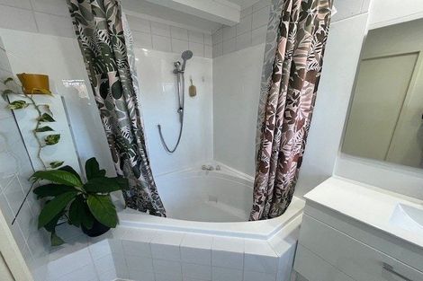 Photo of property in 32 Jillteresa Crescent, Half Moon Bay, Auckland, 2012