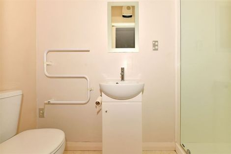 Photo of property in 8d Broadbent Street, Riccarton, Christchurch, 8041