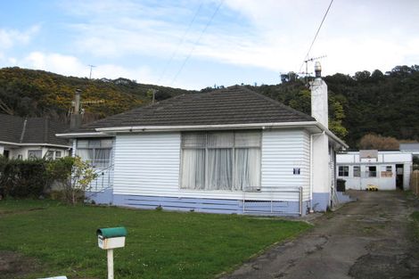 Photo of property in 205 Wellington Road, Wainuiomata, Lower Hutt, 5014