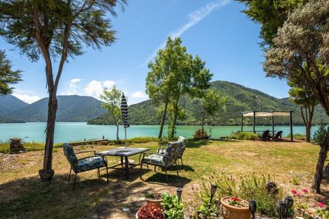 Photo of property in 579 Queen Charlotte Drive, Havelock, 7281