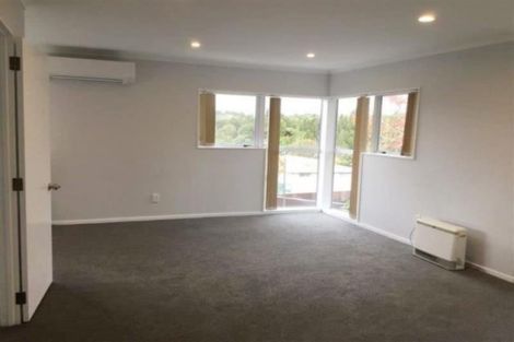 Photo of property in 10 Fairview Place, Westown, New Plymouth, 4310