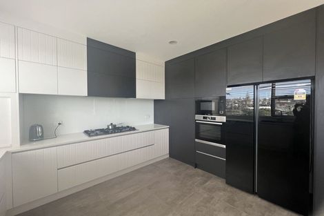 Photo of property in 25 Kiteroa Terrace, Rothesay Bay, Auckland, 0630