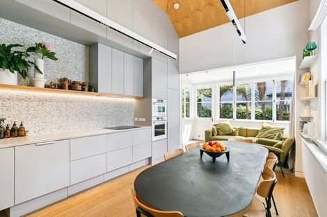 Photo of property in 10 Carrington Street, Mount Cook, Wellington, 6021