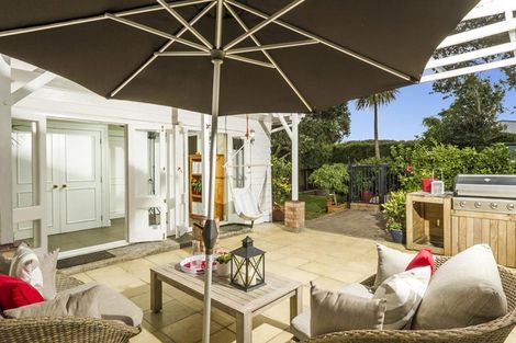 Photo of property in 7 Tui Glen Road, Birkenhead, Auckland, 0626