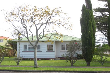 Photo of property in 17 Cowling Road, Hurdon, New Plymouth, 4310