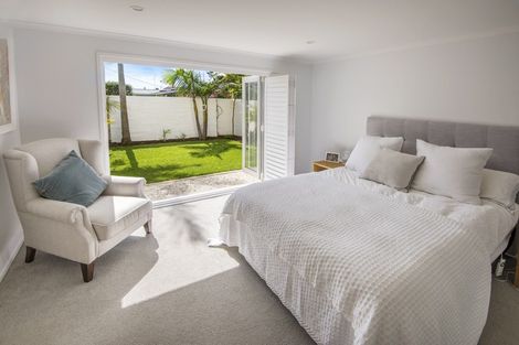 Photo of property in 2/41 Merani Street, Narrow Neck, Auckland, 0622