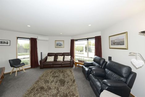 Photo of property in 19 Blue Gum Place, New Brighton, Christchurch, 8083