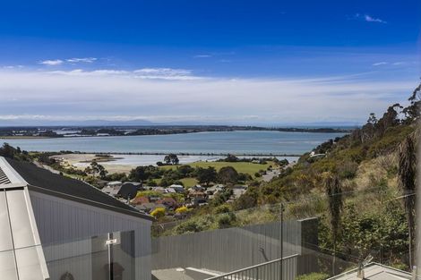 Photo of property in 8 Saint Remy Lane, Redcliffs, Christchurch, 8081