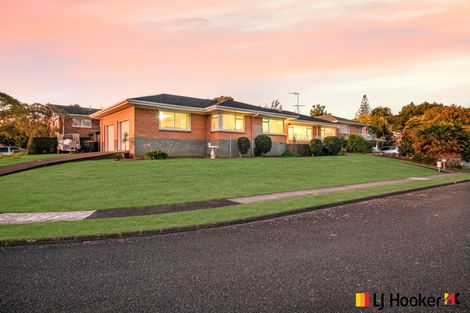 Photo of property in 5 Freshney Place, Hillpark, Auckland, 2102