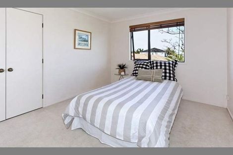 Photo of property in 2 Tollana Road, Te Atatu Peninsula, Auckland, 0610