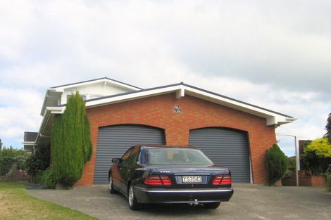 Photo of property in 28 Westview Grove, Miramar, Wellington, 6022